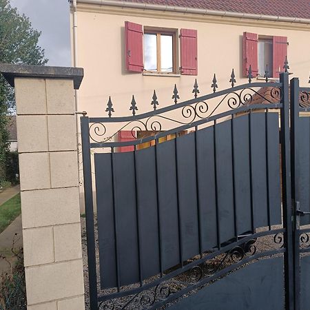 Maison Cheptainville Avec Terrasse Sur Verdure Kültér fotó