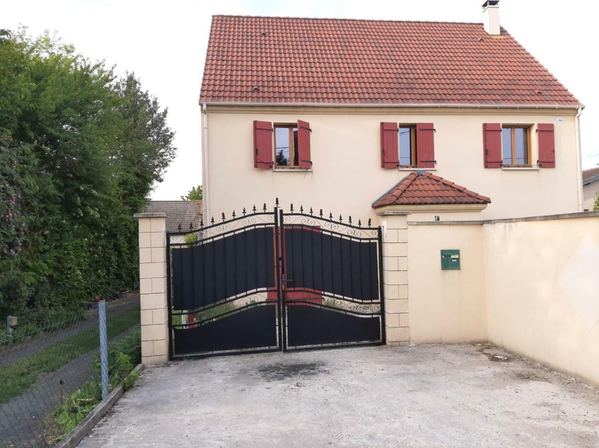 Maison Cheptainville Avec Terrasse Sur Verdure Kültér fotó